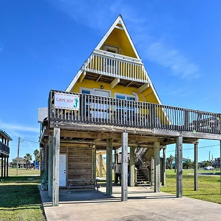 A-Frame Home With Deck - 2 Blocks To Surfside Beach!